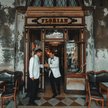 Cafe Florian, jedna z najsłynniejszych weneckich kawiarni, jest oblegana przez turystów niemal przez