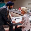 Szef Banku Światowego Ajay Banga rozmawia z Ursulą von der Leyen, przewodniczącą Komisji Europejskie