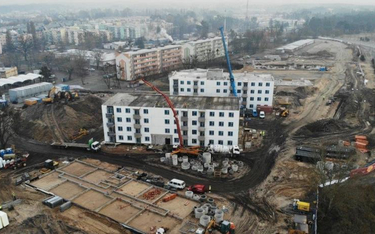 Toruń: Zakończył się montaż bloków w plusem