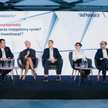 Uczestnicy panelu: Adam Roguski – moderator, „Parkiet”, Artur Kaźmierczak – partner w Grupie Mzuri, 
