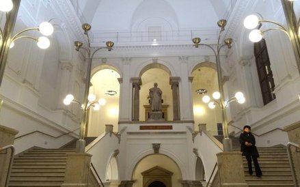 Schody Prawników z figurą cesarza Franciszka Józefa na szczycie