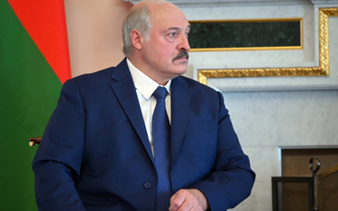 Dyktator chwali się białoruskim laptopem. Ale coś tu nie gra