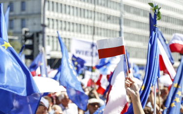 Sondaż. Zmienia się podejście Polaków do Unii Europejskiej