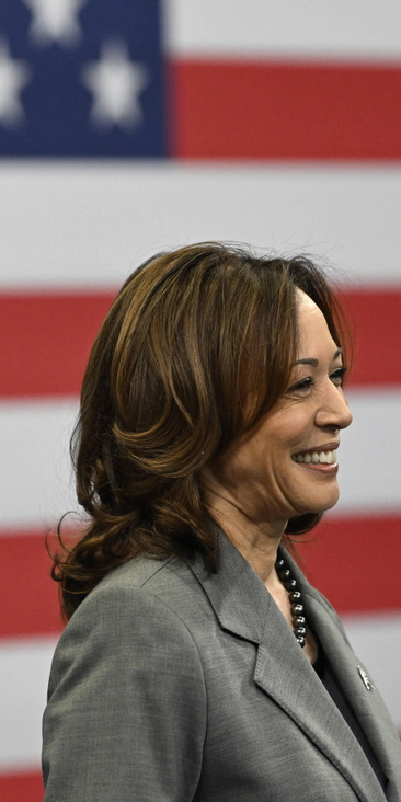 Kamala Harris ukończyła politologię i ekonomię oraz studia prawnicze w Kalifornii.