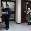 Nie będzie obowiązkowych kont dla seniorów. Emeryturę nadal będzie przynosił listonosz.