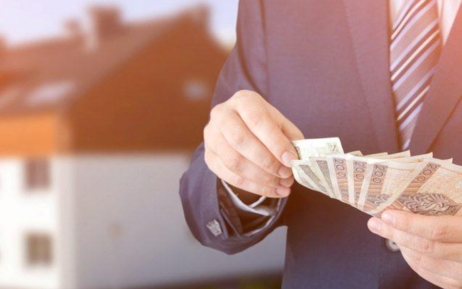 Właściciel lokalu pobiera od najemcy instytucjonalnego czynsz oraz opłaty za media