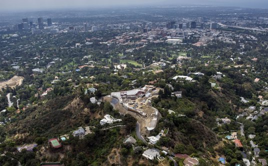 The One w czasie budowy