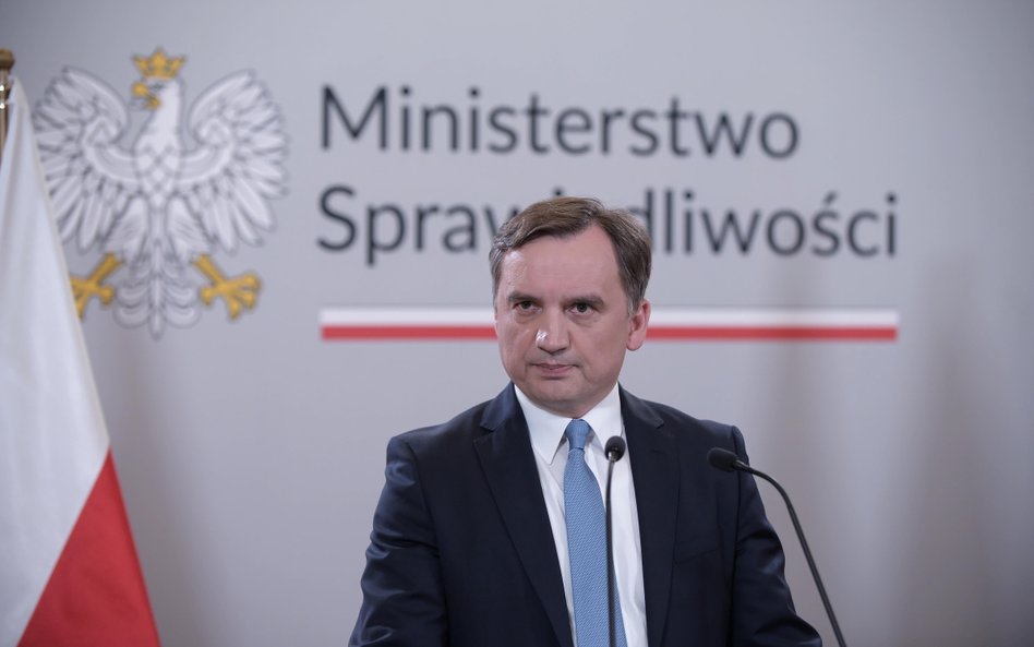 Minister sprawiedliwości Zbigniew Ziobro podczas konferencji prasowej "Komentarz w sprawie wyroku TS