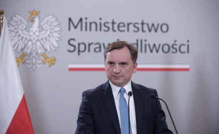 Minister sprawiedliwości Zbigniew Ziobro podczas konferencji prasowej "Komentarz w sprawie wyroku TS