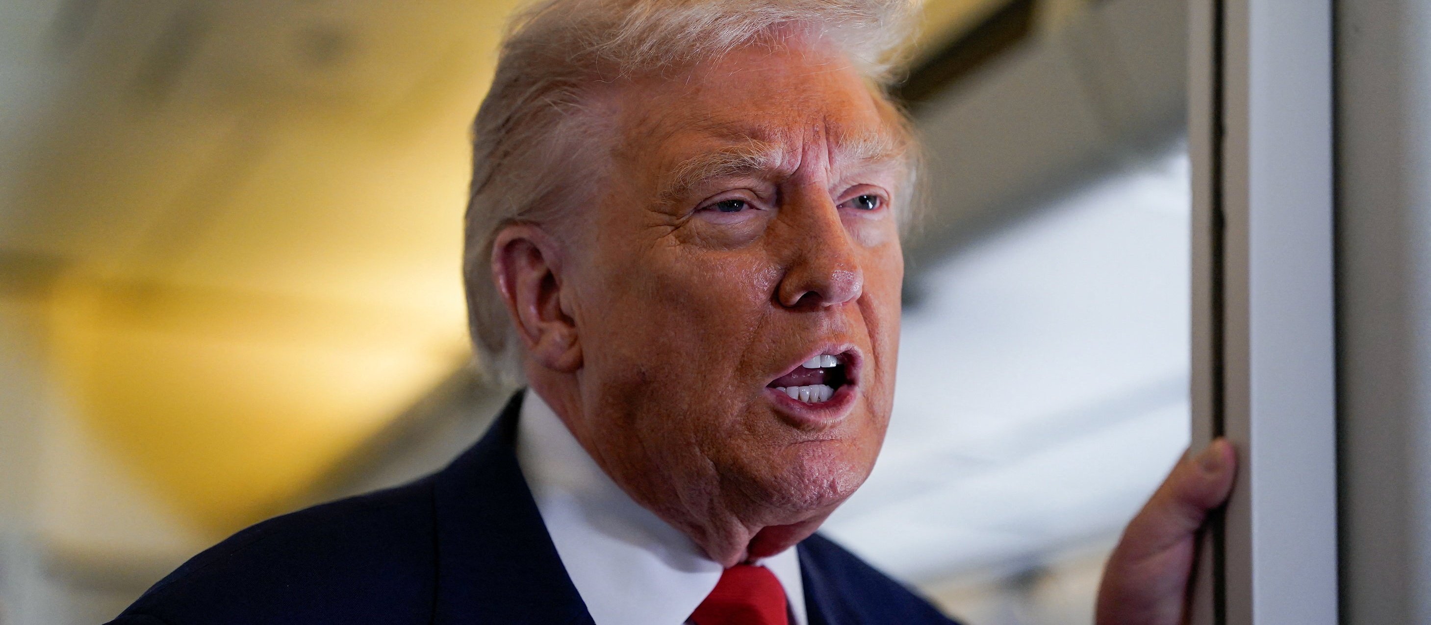 FBI zwalniało i przywracało agentów zaangażowanych w śledztwa dotyczące Donalda Trumpa?