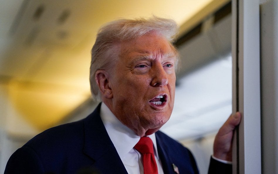 FBI zwalniało i przywracało agentów zaangażowanych w śledztwa dotyczące Donalda Trumpa?