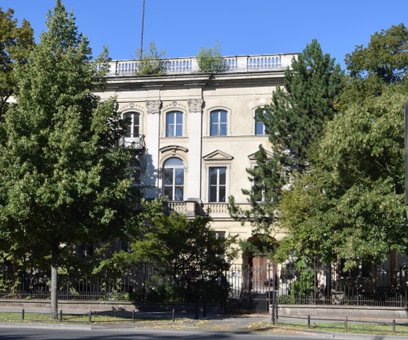 Po wojnie willa została upaństwowiona i odbudowana, co ciekawe – pod okiem tego samego projektanta, 