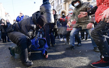 Brutalne tłumienie demonstracji w Rosji może okazać się mało kosztowne dla władz na Kremlu
