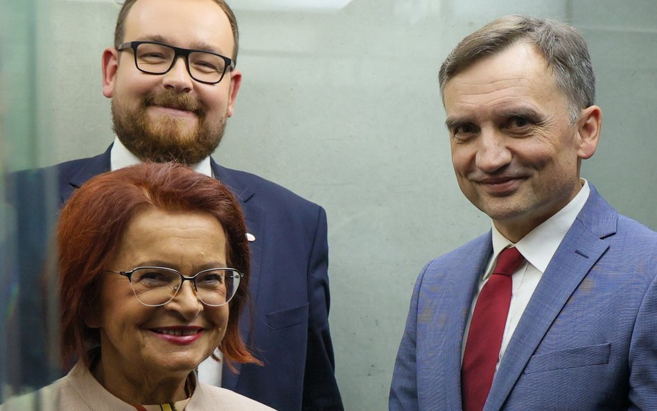 Poseł PiS, były minister sprawiedliwości Zbigniew Ziobro (2P) po zakończeniu zezbnań przed sejmową K