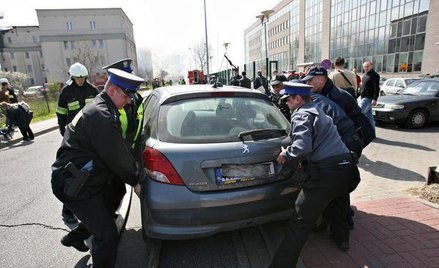 Strażak wystawi mandat za brak dojazdu