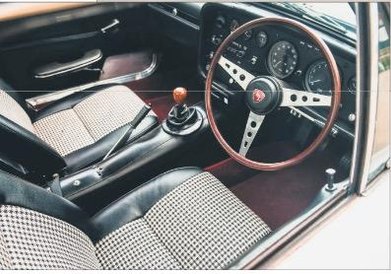 Mazda Cosmo poza Japonią była nazywana 110S. Wóz jest po remoncie generalnym. Warto pamiętać, że to 