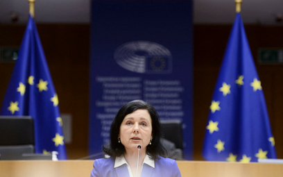 Debata w PE. Jourová: Silni przywódcy nie uciszają głosów przeciwnych