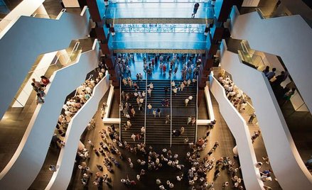 Narodowe Forum Muzyki to jeden z najnowocześniejszych w Europie gmachów służących muzyce. Tu wystąpi