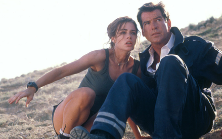 Denise Richards jako Dr Christmas (Gwiazdka) Jones Doktor Christmas Jones jest amerykańskim fizykiem