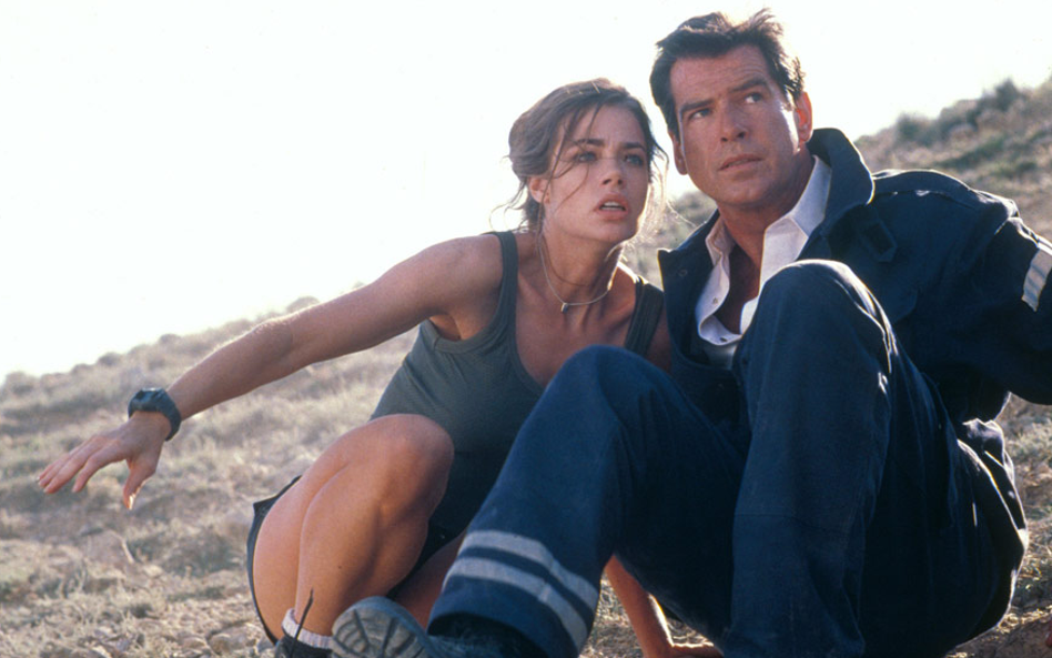 Denise Richards jako Dr Christmas (Gwiazdka) Jones Doktor Christmas Jones jest amerykańskim fizykiem