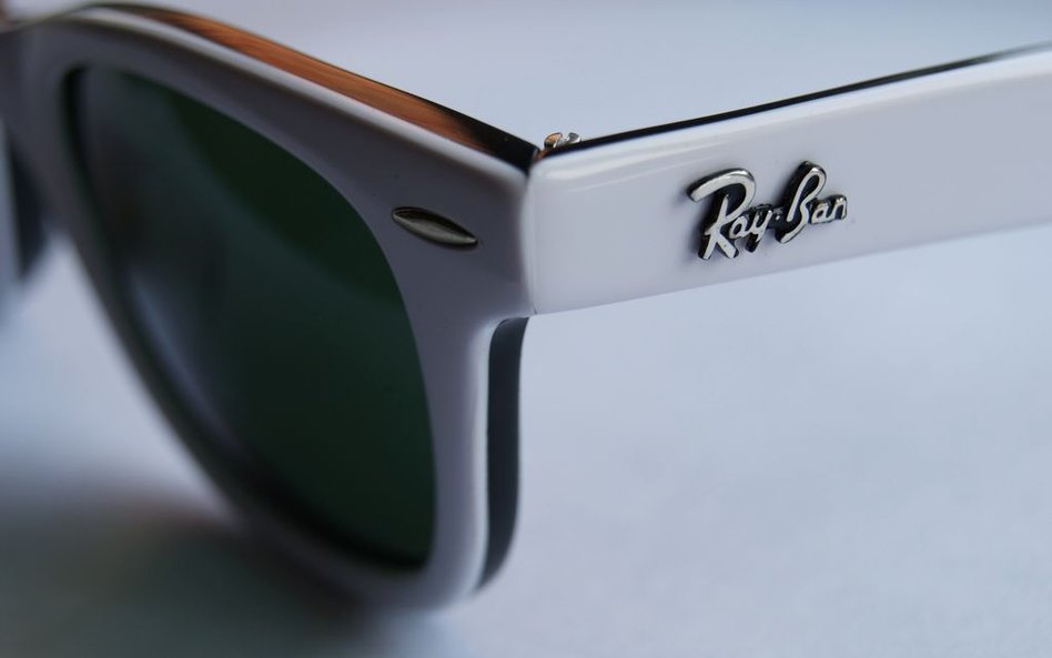 Essilor kupuje Luxotticę, producenta Ray-Banów