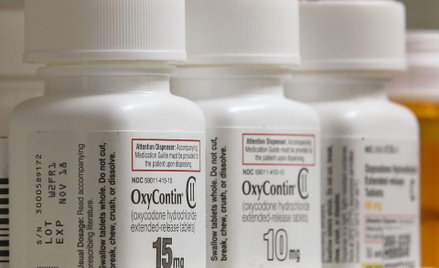 The Guardian: Kryzys opioidowy rodziny miliarderów