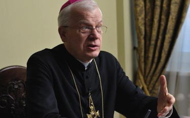 W nagonce mediów chodzi o wyeliminowanie głosu Kościoła z życia społecznego – uważa abp Józef Michal