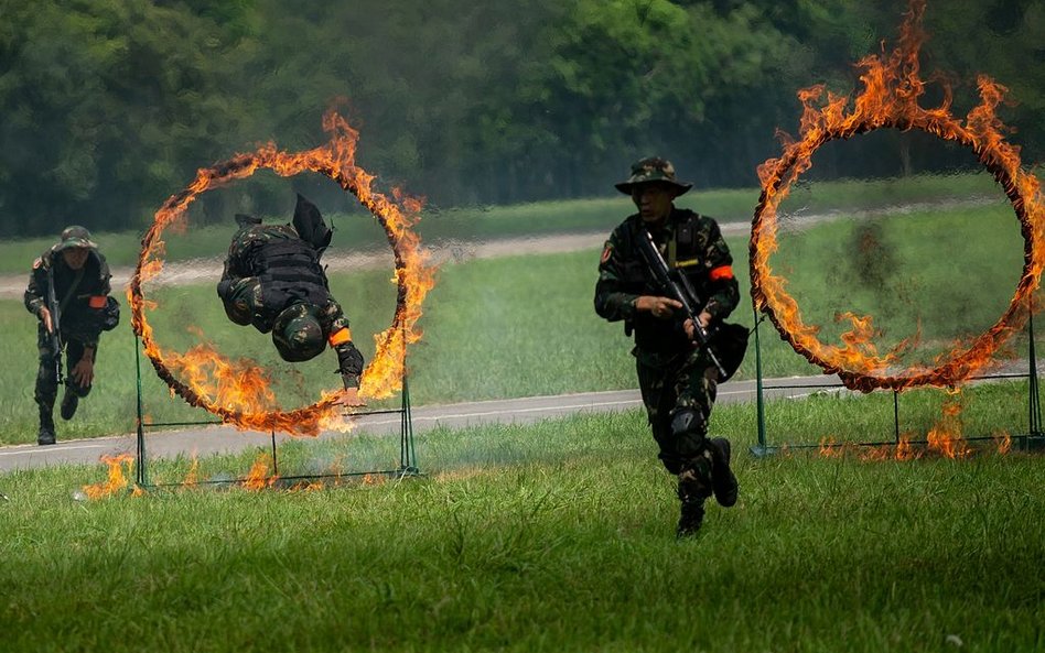 "Choroba pokoju nęka chińską armię"