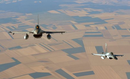 Na Litwie i w Łotwie do zagrożonych regionów skierowane zostały myśliwce z misji NATO
