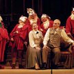 Krasnoludki mają za zadanie przekonać dyrektora teatru do bajek
