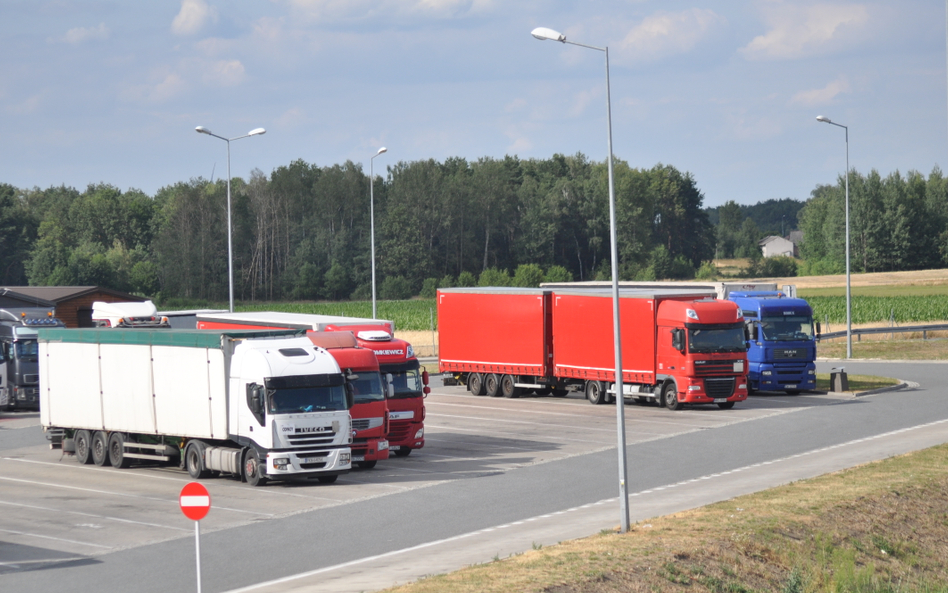 Parkingów dla ciężarówek nie ma i nie będzie…