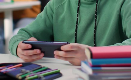 Telefony znikną z podstawówek. Od września nowe przepisy