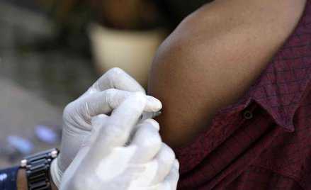 Szczepienie przeciw COVID-19