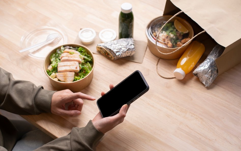 Według autorów badania żywność ultraprzetworzona wpływa na mikrobiom jelitowy i może powodować przew