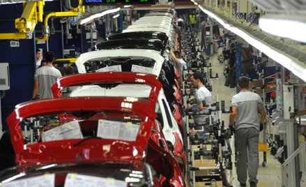 Motoryzacja bije rekordy, ale produkcja aut spada