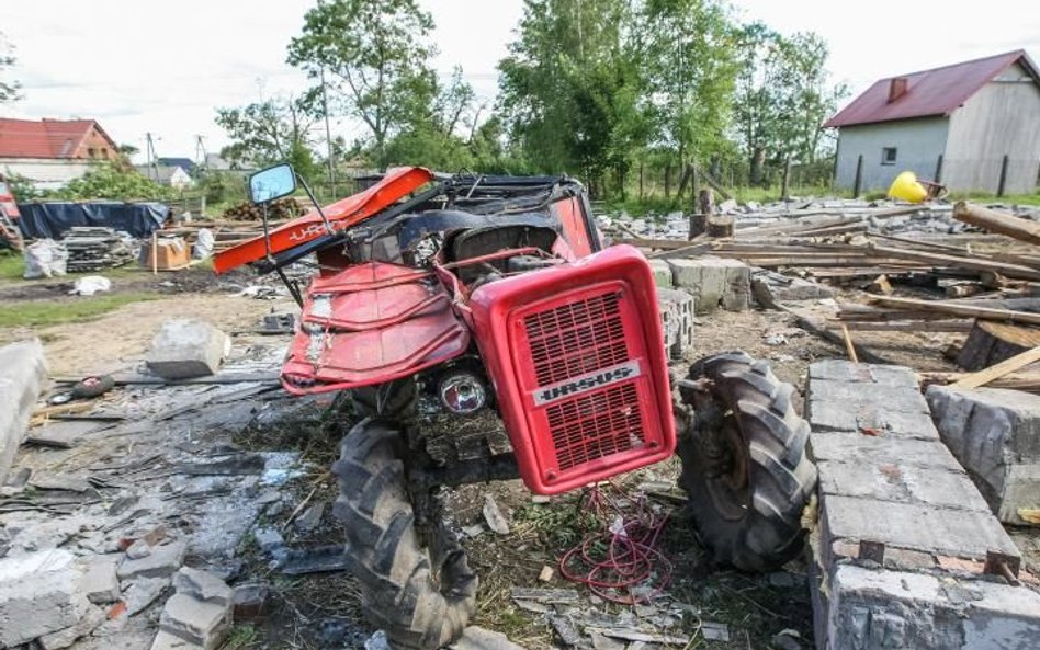 Poszkodowani w nawałnicach zożyli do tej pory ponad  2,2 tys. wniosków  o wypłatę zasiłków  do 6 tys