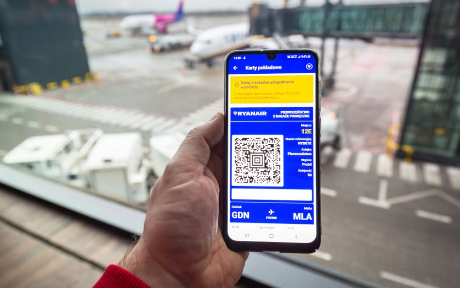 Ryanair: Koniec z papierowymi kartami pokładowymi, przechodzimy na technologię cyfrową