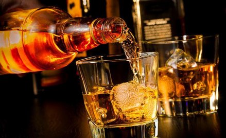 Droższe trunki zyskują popularność nad Wisłą mimo podwyżki akcyzy