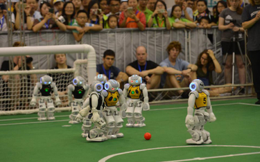 RoboCup: Roboty grają w piłkę