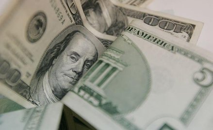 Dług waha się tak samo jak złoty