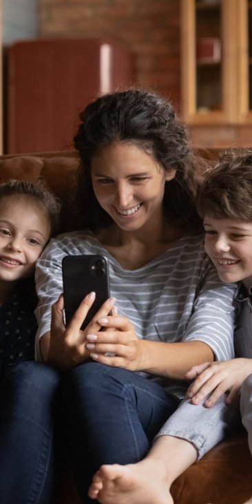 U niemowląt spędzających więcej czasu przed ekranem zauważono przyspieszone dojrzewanie sieci mózgow