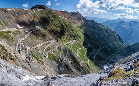 Przełęcz Grossglockner to jedna z najciekawszych i najpiękniejszych dróg w Europie