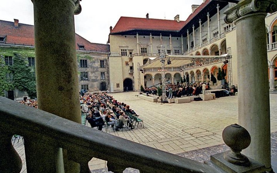 Koncert symfoniczny na dziedzińcu arkadowym w 2005 r.