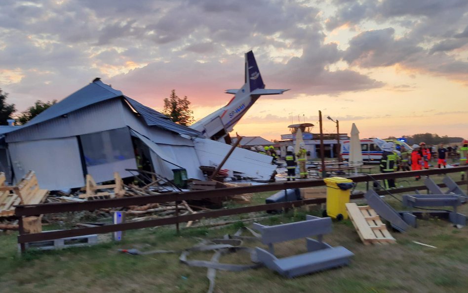 Katastrofa samolotu pod Nasielskiem. Pięć osób nie żyje. Co wiemy o tragedii?