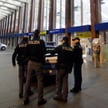 Rzymski dworzec Termini. Od kiedy media nagłośniły pedofilski skandal, pojawiło się więcej patroli p