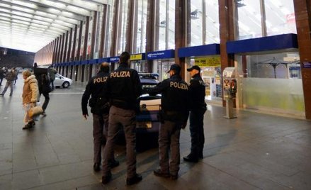 Rzymski dworzec Termini. Od kiedy media nagłośniły pedofilski skandal, pojawiło się więcej patroli p
