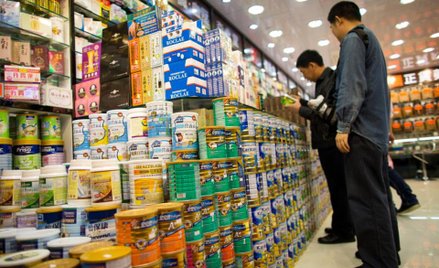 Chińczycy kontrolują zagranicznych producentów mleka dla dzieci