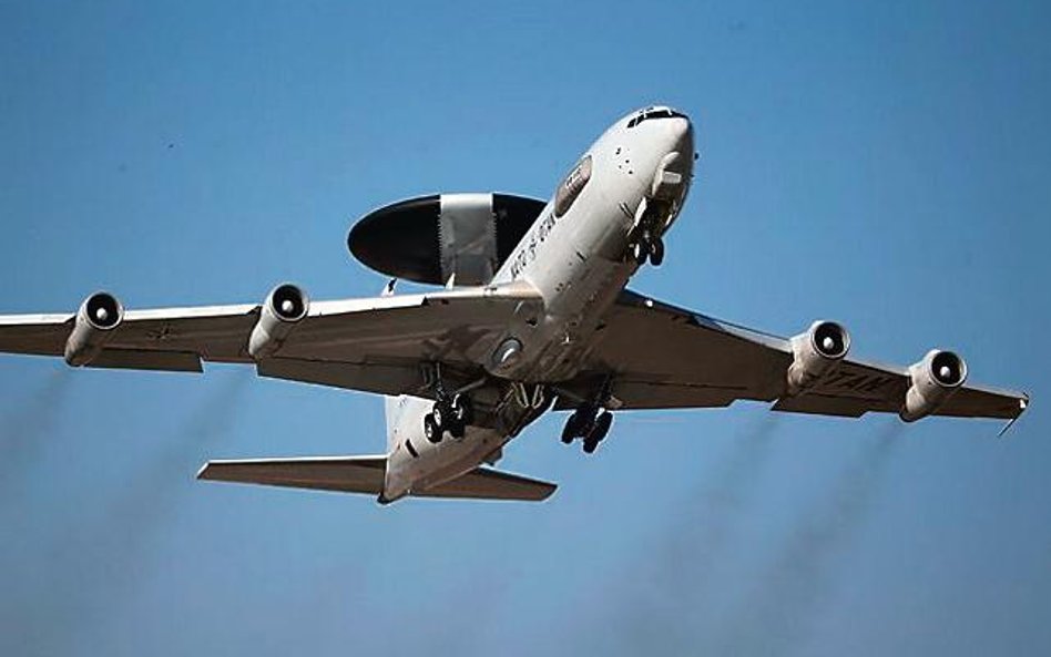 Samoloty AWACS monitorują obszar 300 tys. km kw.