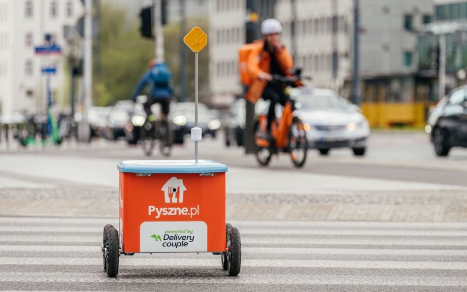 Roboty dostarczają już posiłki w Polsce. Najpierw w Warszawie