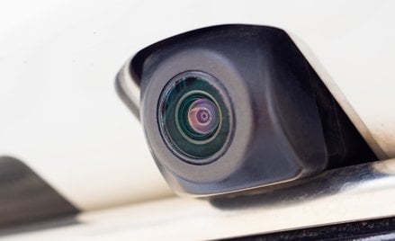 Teleekran z „Roku 1984” Orwella, montowany obligatoryjnie w każdym domu i umożliwiający śledzenie mi